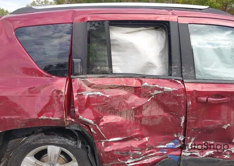 2016 Jeep Compass Sport/North из США, поврежденный, VIN 1C4NJCAA6GD571281